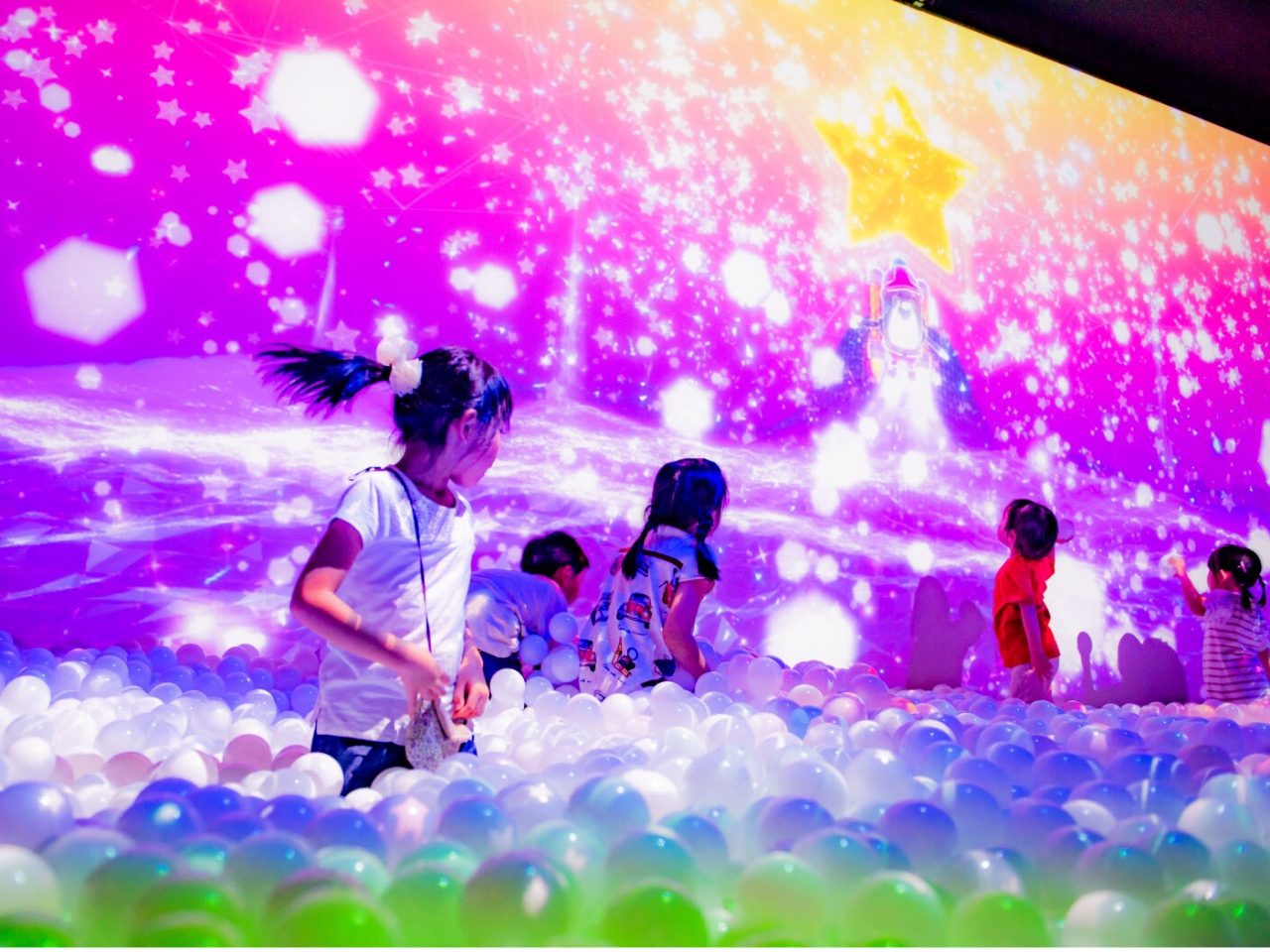 gvőlC̃fW^{[VсIXN[Ƀ{[𓊂ƐFXȉoy߂܂B