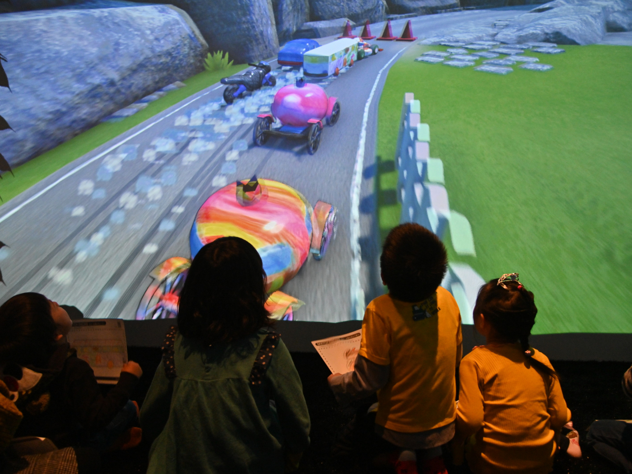 �ySKETCH RACING�z ���G����3D���[�V���O�@�̂���̂��A�������g�Ńf�U�C�������点��y������̌��ł���A�g���N�V�����I�f�U�C���ɂ���Đ��\���ς��I