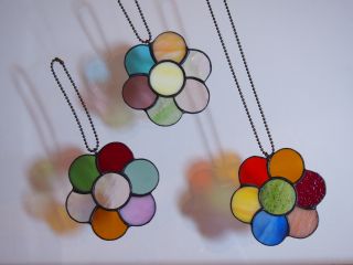 カット済みのガラスの中からお気に入りのものを選んでお好きな配置で制作していただけます。