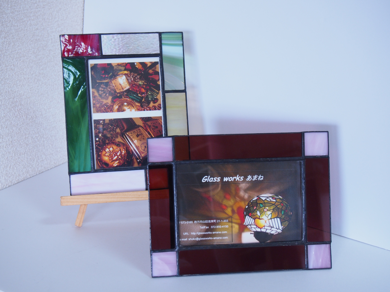 Jbgς݂̃KX̒炨D݂̐F̃KXIłADȔzuŐ삵Ă܂B