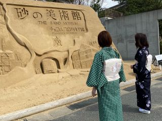 着物で街歩き♪ 砂の美術館!