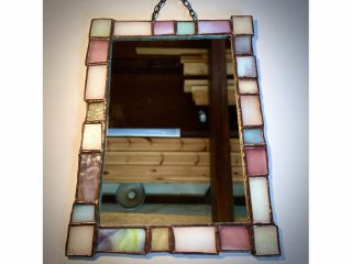 色ガラスを自由に組み合わせてオリジナルのミラーを1点制作します♪