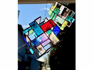 キューブ形のサンキャッチャーです お好きな色を選んで作れます