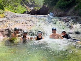 タオルや着替え、替えの靴下、濡れたものを入れる袋を持参ください (注:着替え場所は現地仮設ハウスとなります)