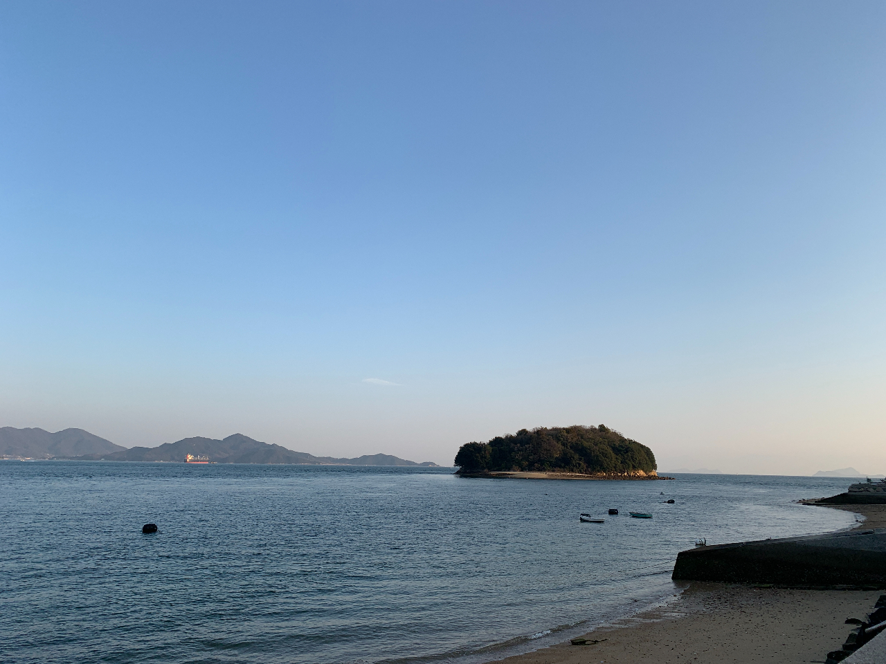 �����~�肽�Ƃ���̊C�݁B���˓��C�͔g���قƂ�ǂ���܂���