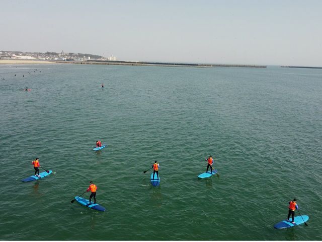 海上で「立つ→漕ぐ→回転する」練習。なれてきたらクルーズへ