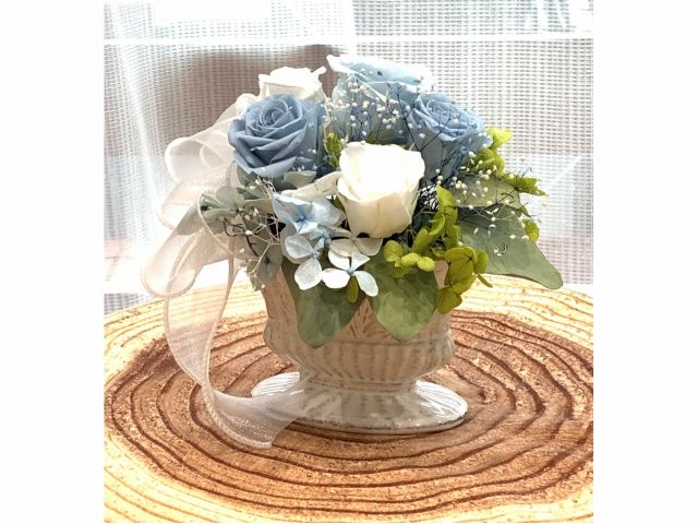 プリザーブドフラワー体験 青と白の薔薇で豪華なプレゼントにも 初めての方 おひとり様にもおすすめ For Life 岡山 じゃらん遊び体験 プリザーブドフラワー体験 青と白の薔薇で豪華なプレゼントにも 初めての方 おひとり様にもおすすめ For Life 岡山 じゃらん遊び体験