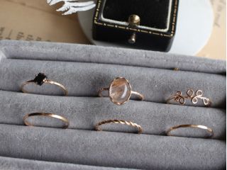 14Kgf素材を使用した華奢なリング。シンプル・甲丸・ねじれ・石留め・唐草モチーフなど