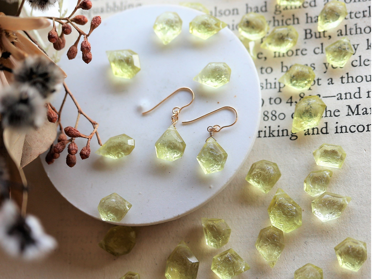 AM[ĂrIǏ̏oɂ14kgffނgāA_炩ȃS[h̋Py߂邠Ȃ̈ꗱJewelry܂B