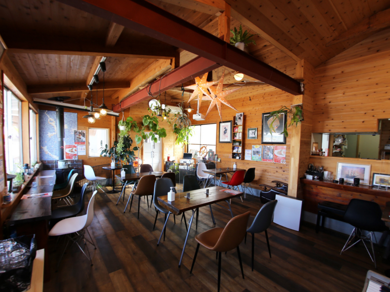 カヤックの後はカフェ店内でお食事もお楽しみいただけます。(営業日要確認)