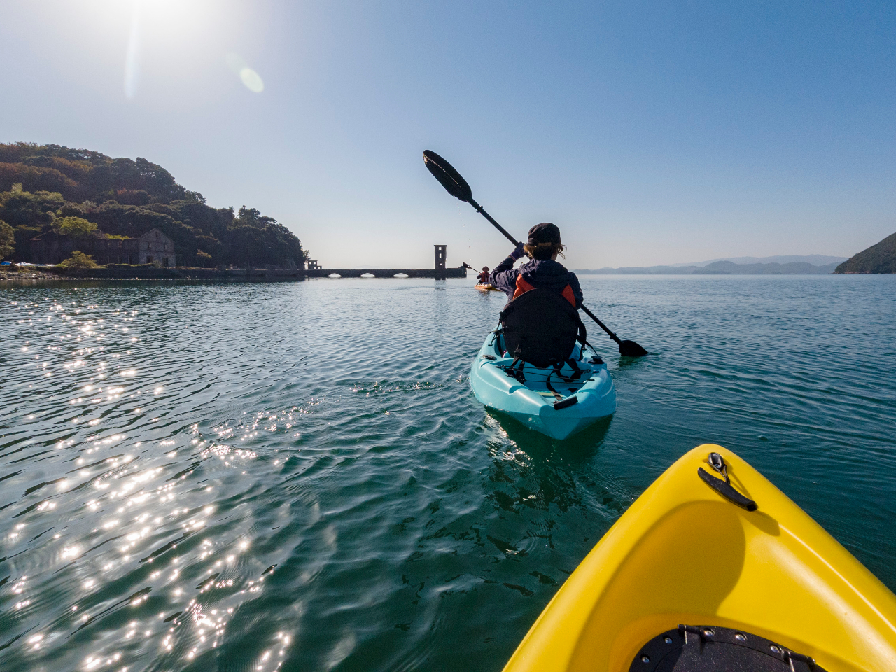 半島に囲まれた海をぐるっと回ります。