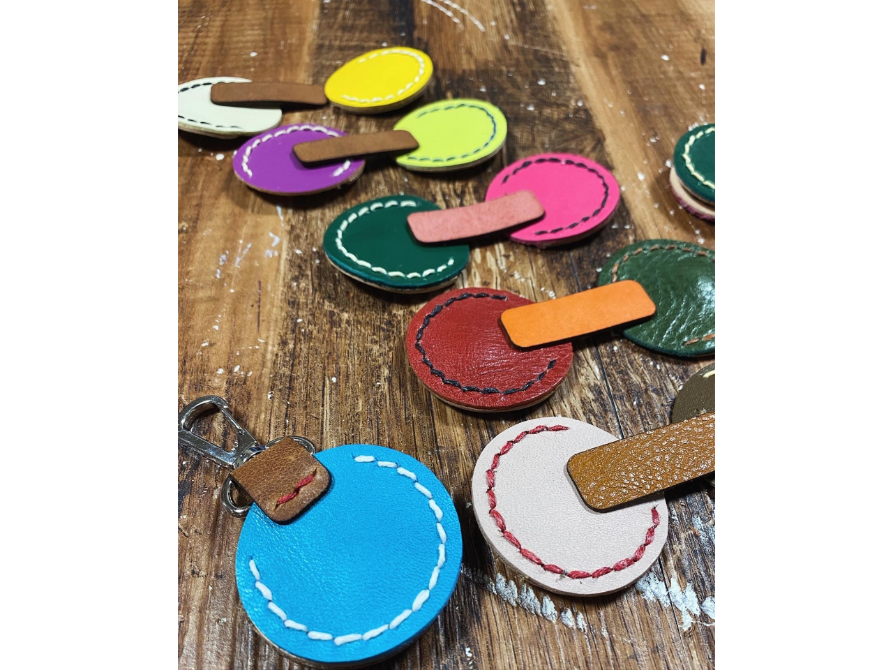 お色の組み合わせをあれこれ考えるのも楽しい作業です。