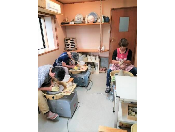 電動ロクロは無心で集中!