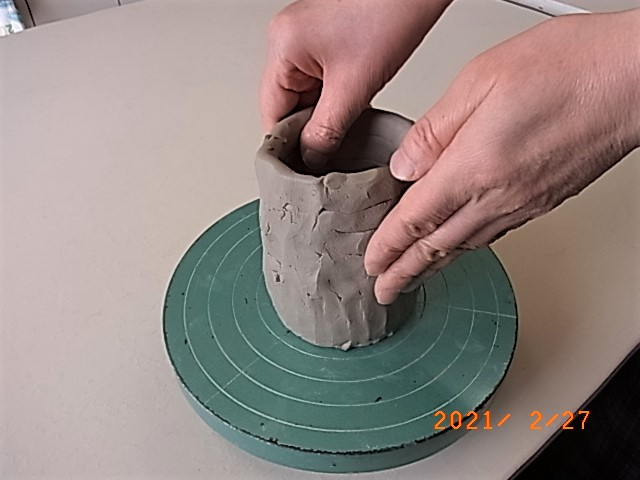 さらに積み重ねて薄く伸ばします