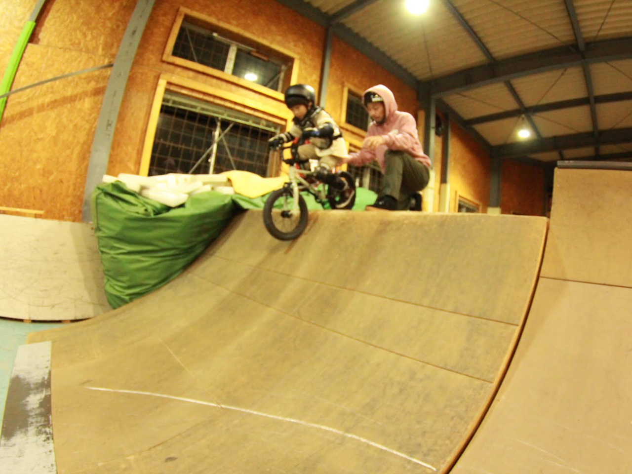 3歳の子供から大人まで幅広い世代がスクールを受講しております。