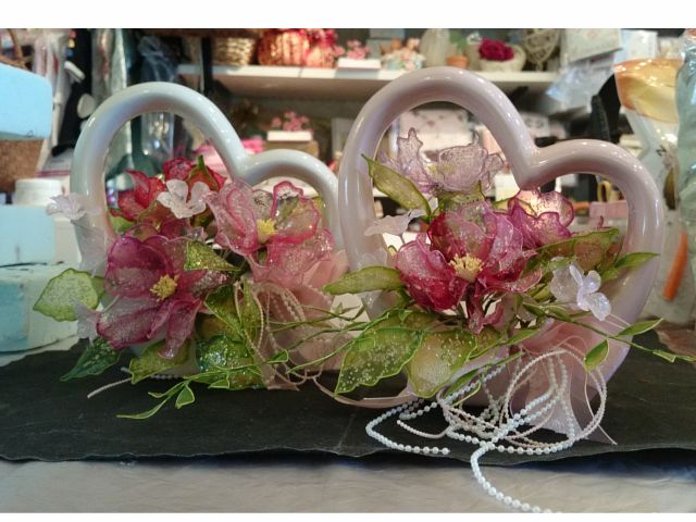 こちらも初心者の方参加されたワークショップ作品です。ミニローズとハート陶器花瓶にアレンジしてお持ち帰りされました。豪華でなにより自分制作が自慢の一品となります