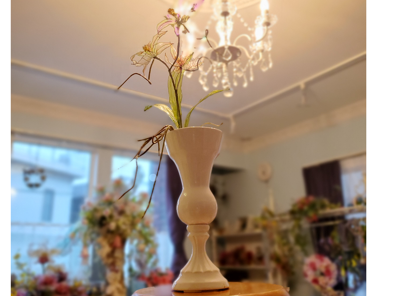 受講生がワイヤーから作られた蘭です。何度か通うようになりますと一本の針金がら制作可能です