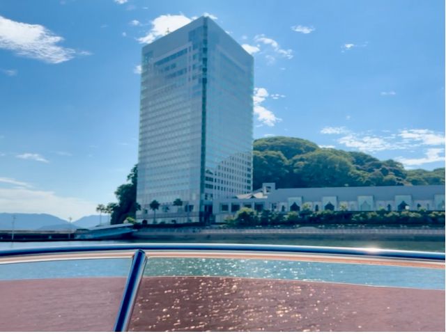 グランドプリンスホテルです。左下に桟橋があります。