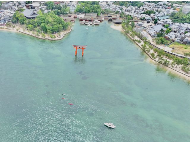 ドロ−ンは最高高度120mまで上がれます。