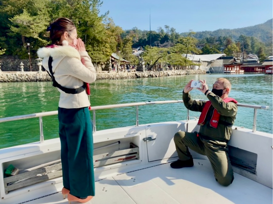 船の上から 二礼二拍手一礼の作法で 御祈願していただけます。