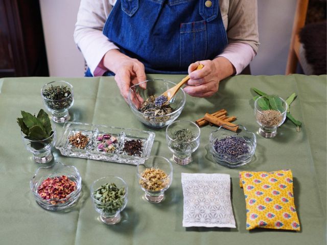 春頃再開予定 奈良 生駒 お好みのハーブをブレンドして作るリラックスピロー 約10種類のドライハーブでお好みの香りに いやされます 女性にオススメ ハーブ工房 ほうざん じゃらん遊び体験 春頃再開予定 奈良 生駒 お好みのハーブをブレンドして作るリラックスピロー 約10種類のドライハーブでお好みの香りに いやされます 女性にオススメ ハーブ工房 ほうざん じゃらん遊び体験