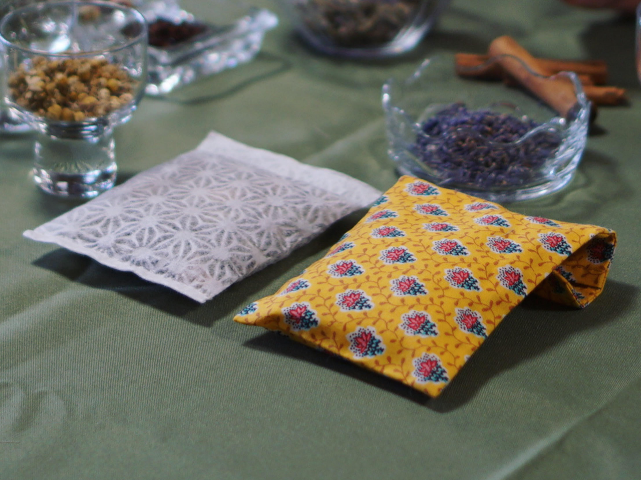 春頃再開予定 奈良 生駒 お好みのハーブをブレンドして作るリラックスピロー 約10種類のドライハーブでお好みの香りに いやされます 女性にオススメ ハーブ工房 ほうざん じゃらん遊び体験 春頃再開予定 奈良 生駒 お好みのハーブをブレンドして作るリラックスピロー 約10種類のドライハーブでお好みの香りに いやされます 女性にオススメ ハーブ工房 ほうざん じゃらん遊び体験