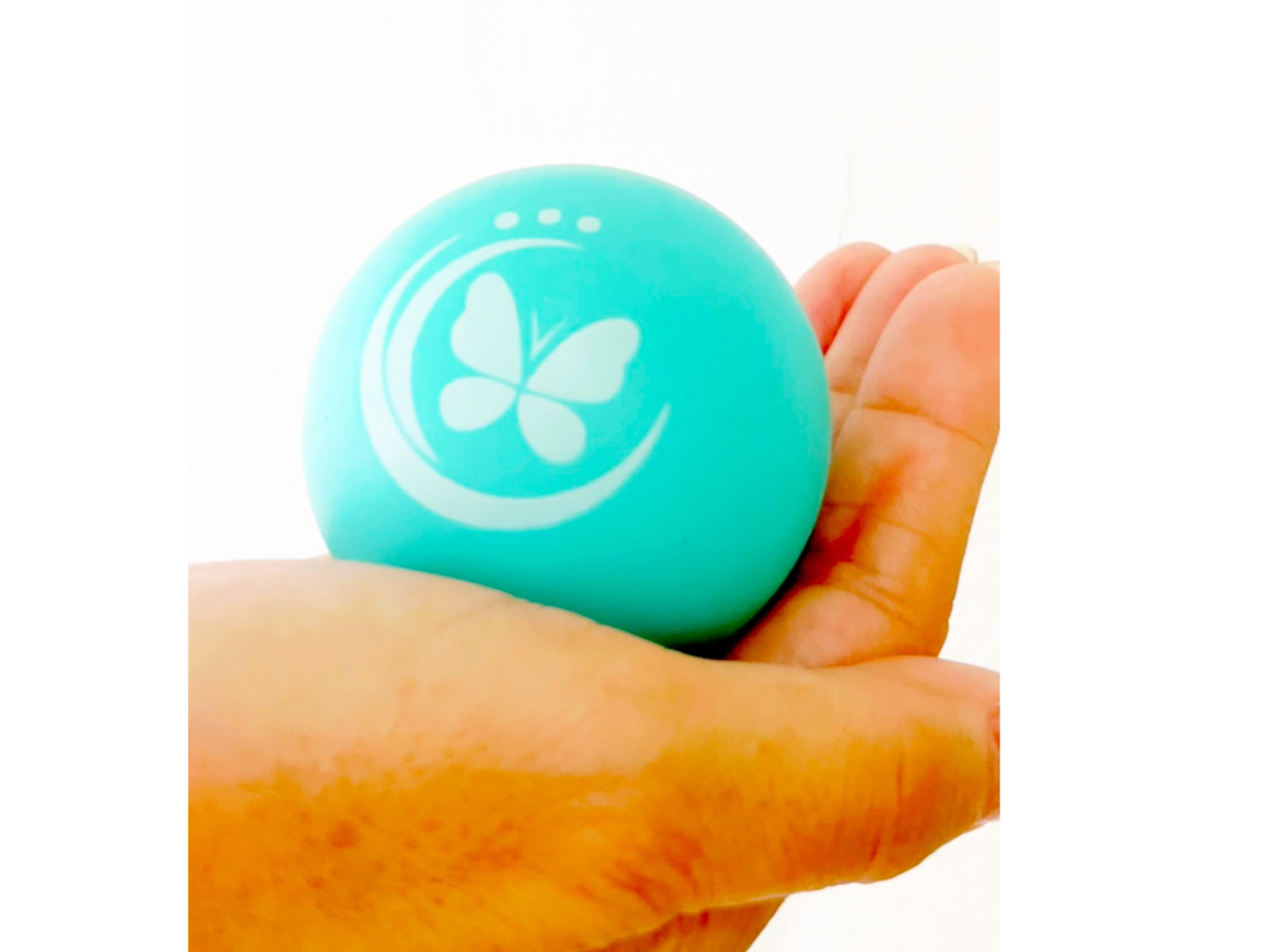 蒸し中は、手のひらにすっぽり入るマッサージボールで、セルフリンパ&セルフ腸マッサージ(セルフマッサージのやり方は事前にご指導いたします)