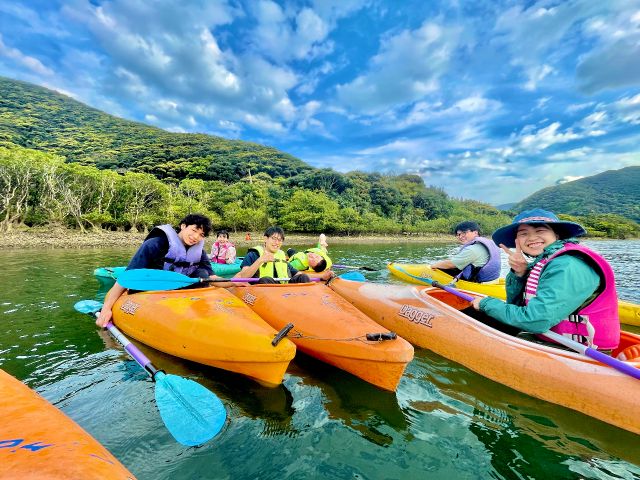 マングローブ原生林の中をゆっくり進む♪