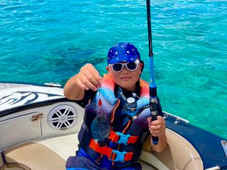 世界遺産に認定された神秘の島・奄美大島。奄美ブルーと称される、透明度抜群の海で船釣りを体験してみませんか!?