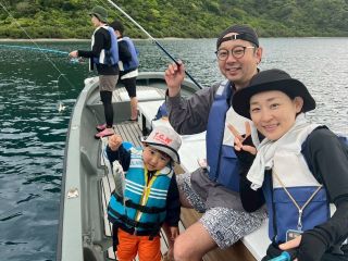 奄美ブルーと称される、透明度抜群の海で船釣りを体験してみませんか!?