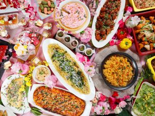 季節の食材を使用したお料理をビュッフェ形式でご用意しております。