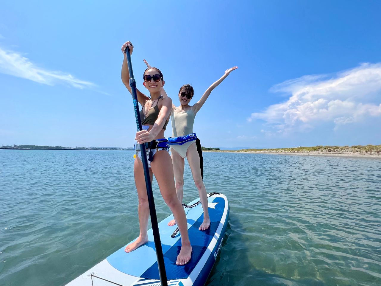 赤い大鳥居がある無人島でサップ体験！開放感のある貸切ビーチで