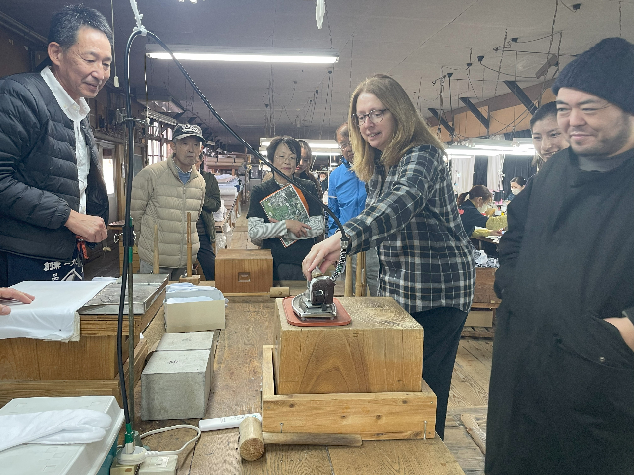 足袋工場見学の様子
