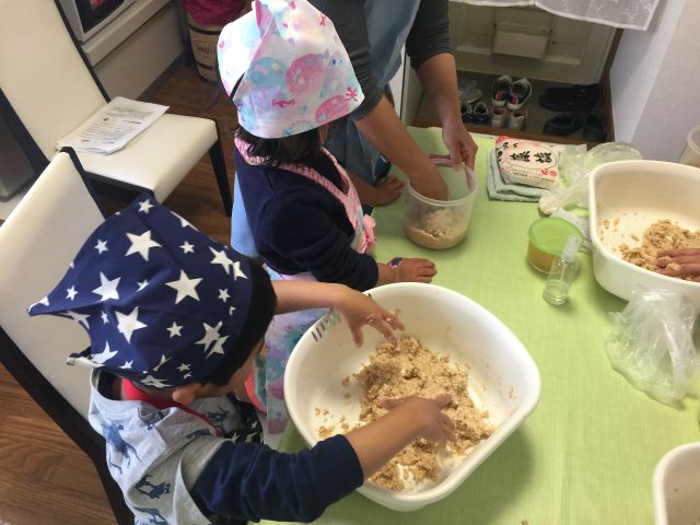 お子様と一緒にご参加が可能なレッスン内容です*