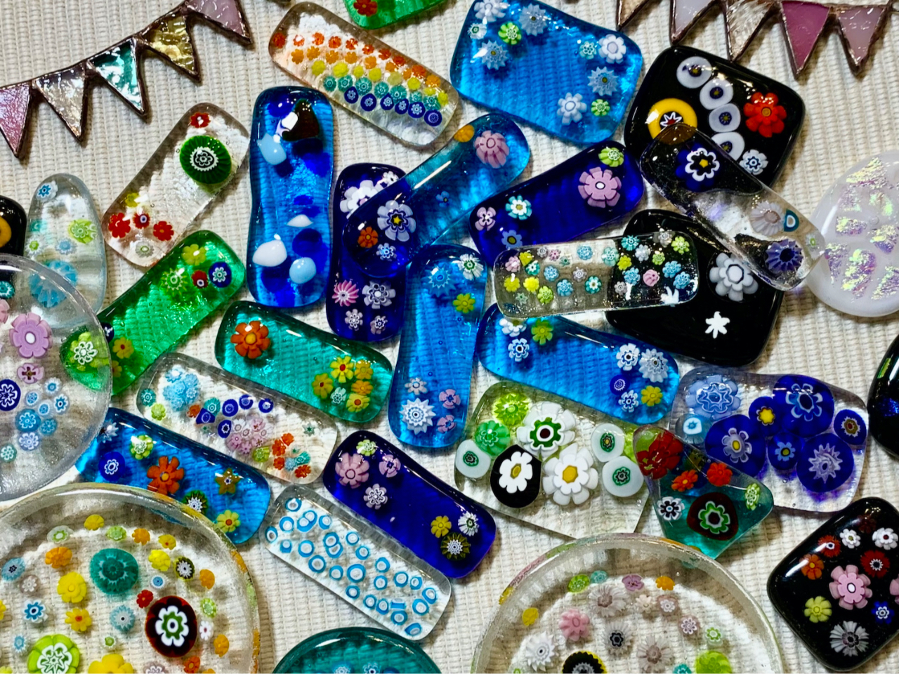 イタリア・ベネチアングラスやモレッティのガラスを使って<はし置き>や<ペンダントトップ>を作ります♪