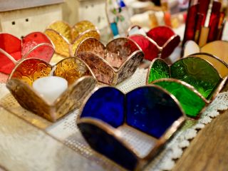 いろいろな色ガラスのキャンドルホルダー 花