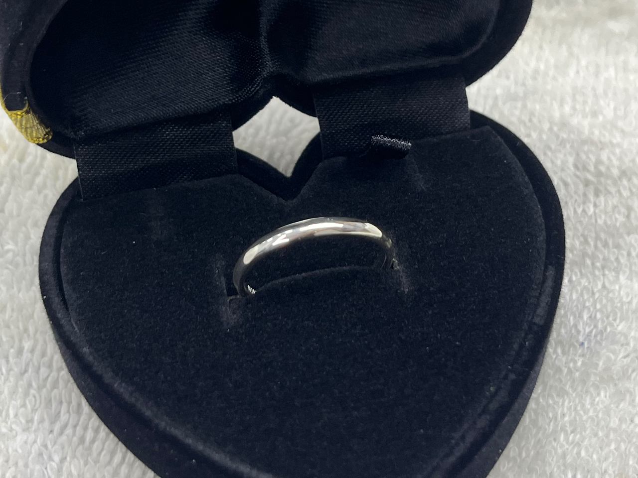 p_狳ōꂽb~̎wւłB