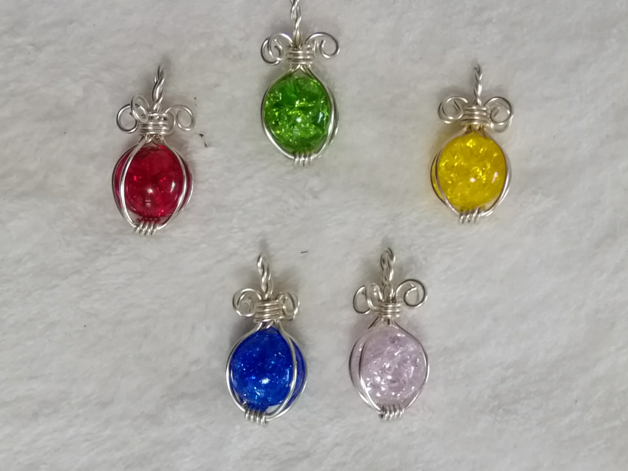 エレガントネックレスはチェーンを選んでもらいます。お好みで「フラッシュビー玉」を使用できます。