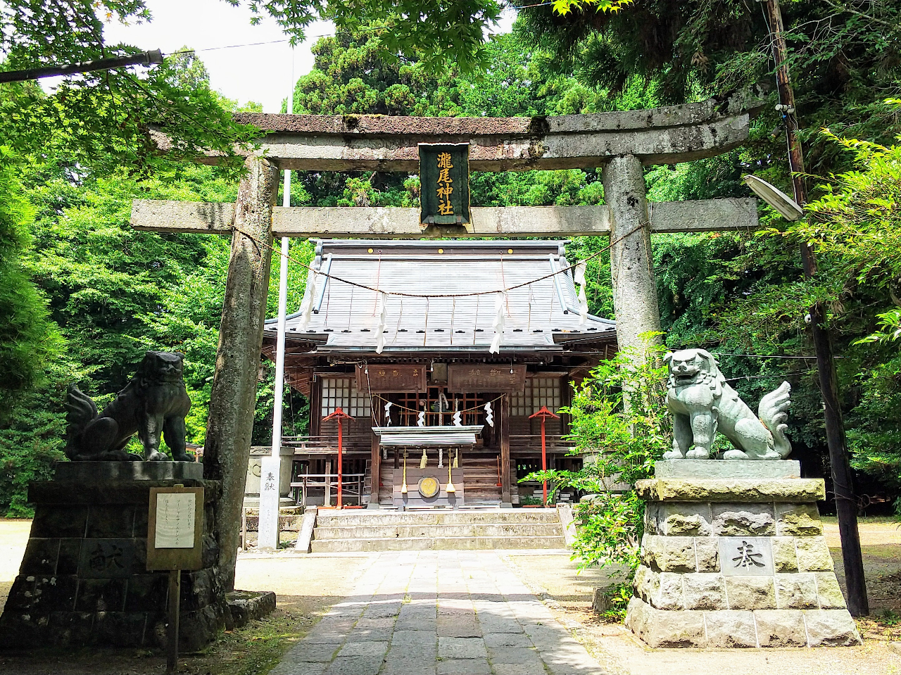 今市の総鎮守社である「瀧尾(たきのお)神社」の広い境内には、パワースポットがいっぱい♪東西南北を示すパワー石を見つけてみよう。