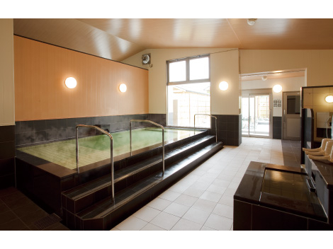 【大浴場】 お風呂の醍醐味はなんといっても大浴場!広い湯船にのんびり浸かって日ごろの疲れを癒してください。大きなお風呂で心も体もリフレッシュ!