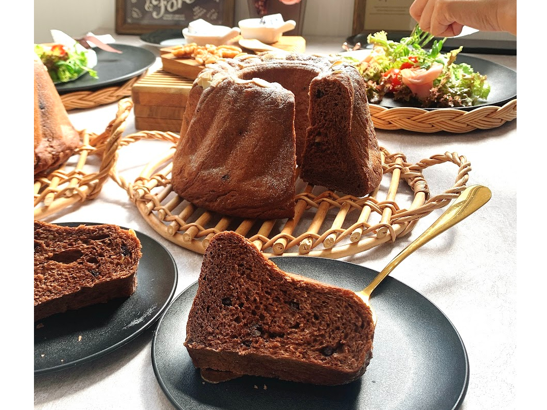 チョコクグロフ:ココア生地にチョコチップを混ぜ込んだ菓子パンです。(クグロフ型1個)