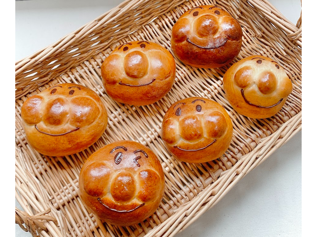 子供達の大好きなあんぱんまんパン!中には餡子が入ったあんぱんです。(6個)