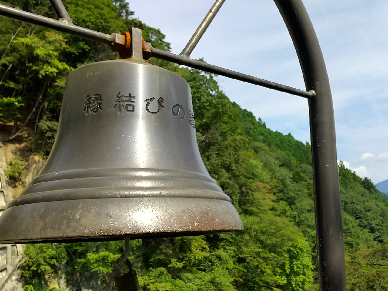 縁結びの鐘で良縁が訪れる!?