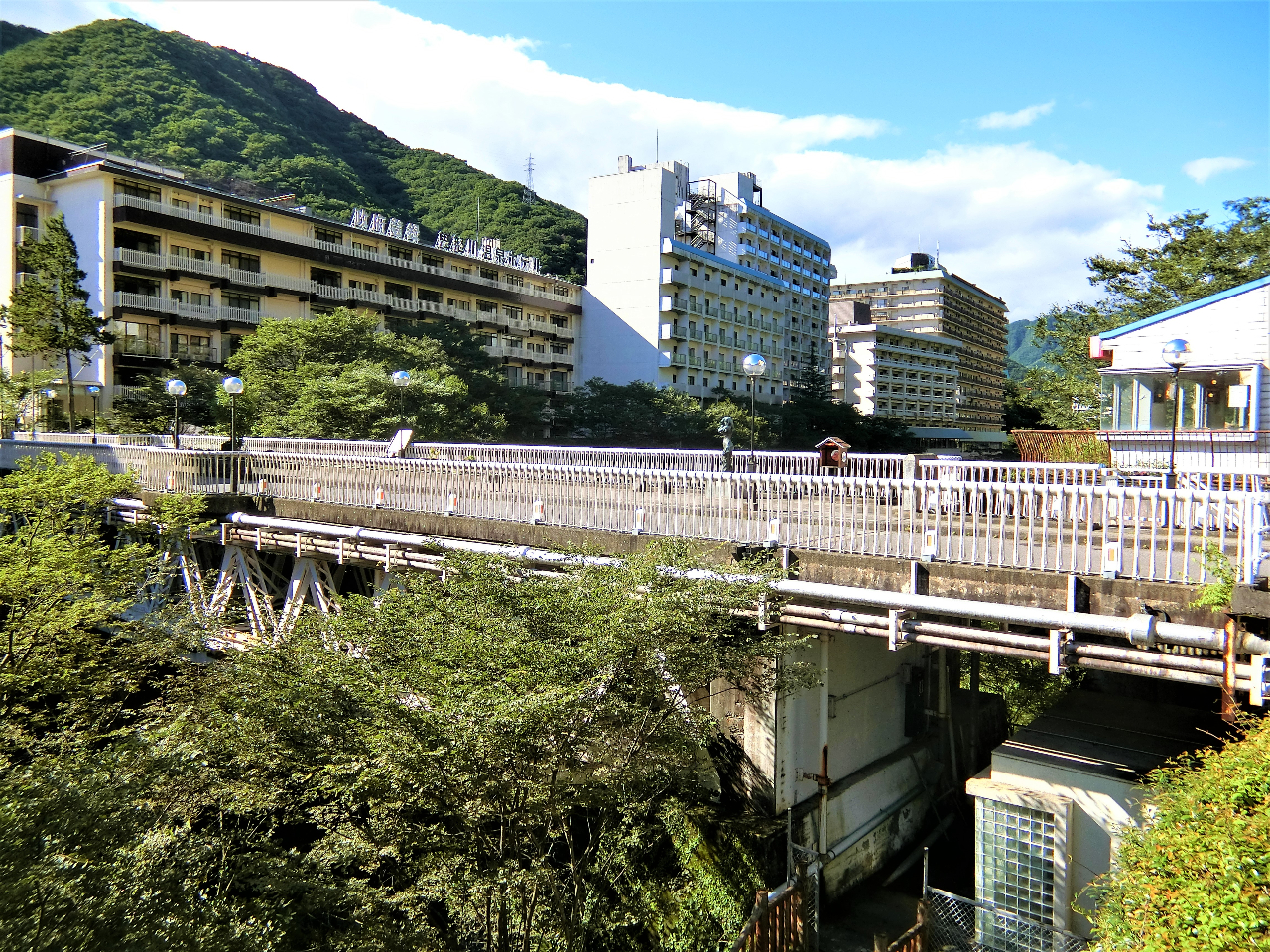 くろがね橋は、「鉄(=くろがね)橋」から命名されました