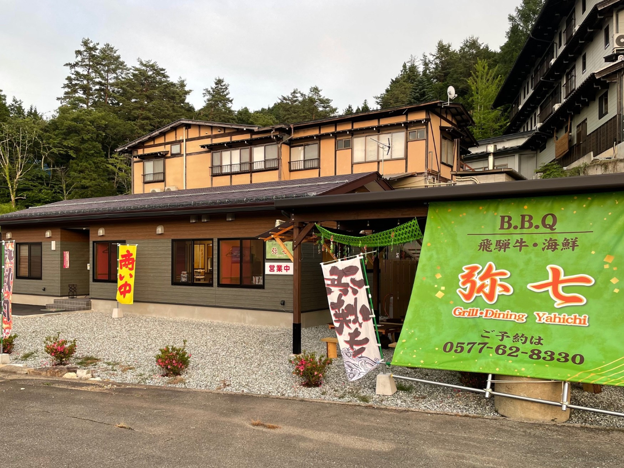 無煙ロースターを設置した店舗&全天候型BBQ場