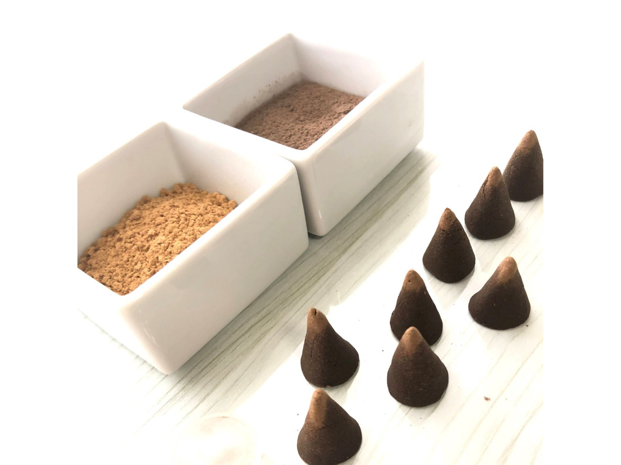 香り比べ 白檀のお香づくり体験 気に入った香りでコーン型のお香を作成できます 女性にオススメ お香づくり教室 花草和 じゃらん遊び体験