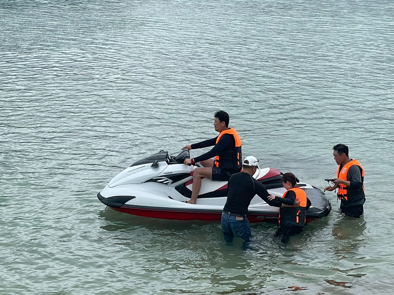 奄美空港徒歩1分 奄美の海を満喫 ジェットスキー体験 女性 カップル ファミリーにおすすめ 奄美マリンジェットクラブ じゃらん遊び体験