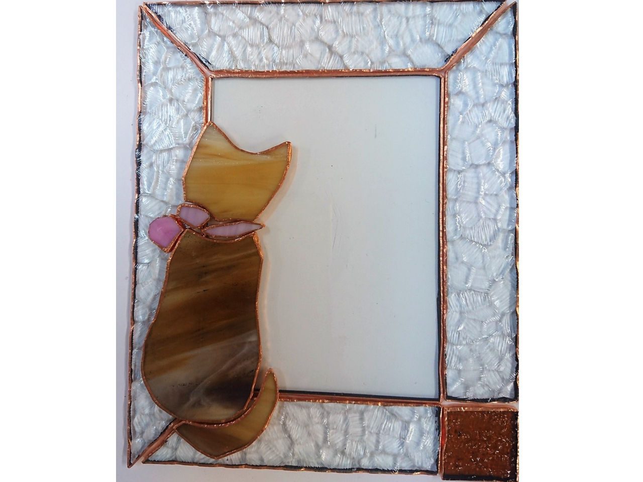 写真をのぞく猫のフォトフレーム