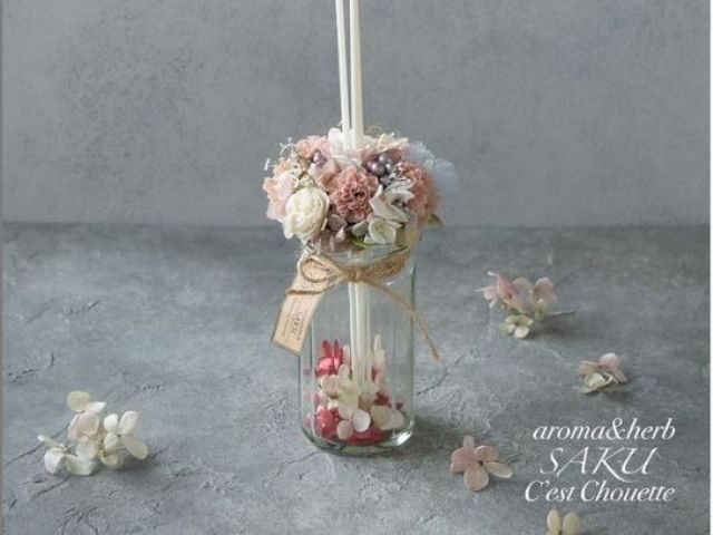 花かんむりディフューザー 花と香りで空間を彩る 凝ったアレンジのお花のディフューザーづくり 女性におすすめ Aroma Herb Saku じゃらん遊び体験 花かんむりディフューザー 花と香りで空間を彩る 凝ったアレンジのお花のディフューザーづくり 女性におすすめ Aroma Herb Saku じゃらん遊び体験
