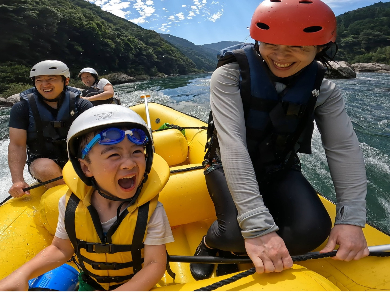 【3歳～OK】仁淀川ラフティング！夏休み企画、えびカニ漁もやってる。泳いで跳んで...